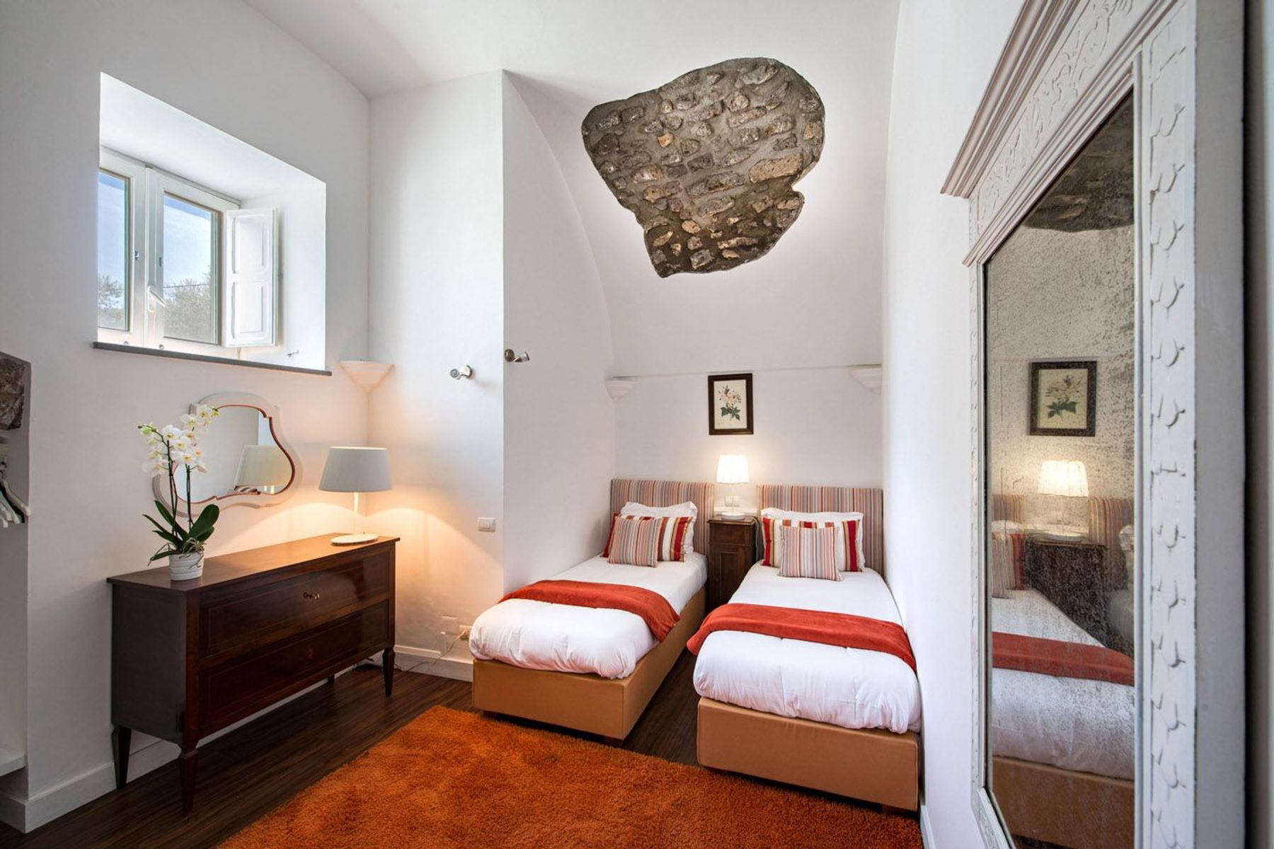 Romeo villa photo.