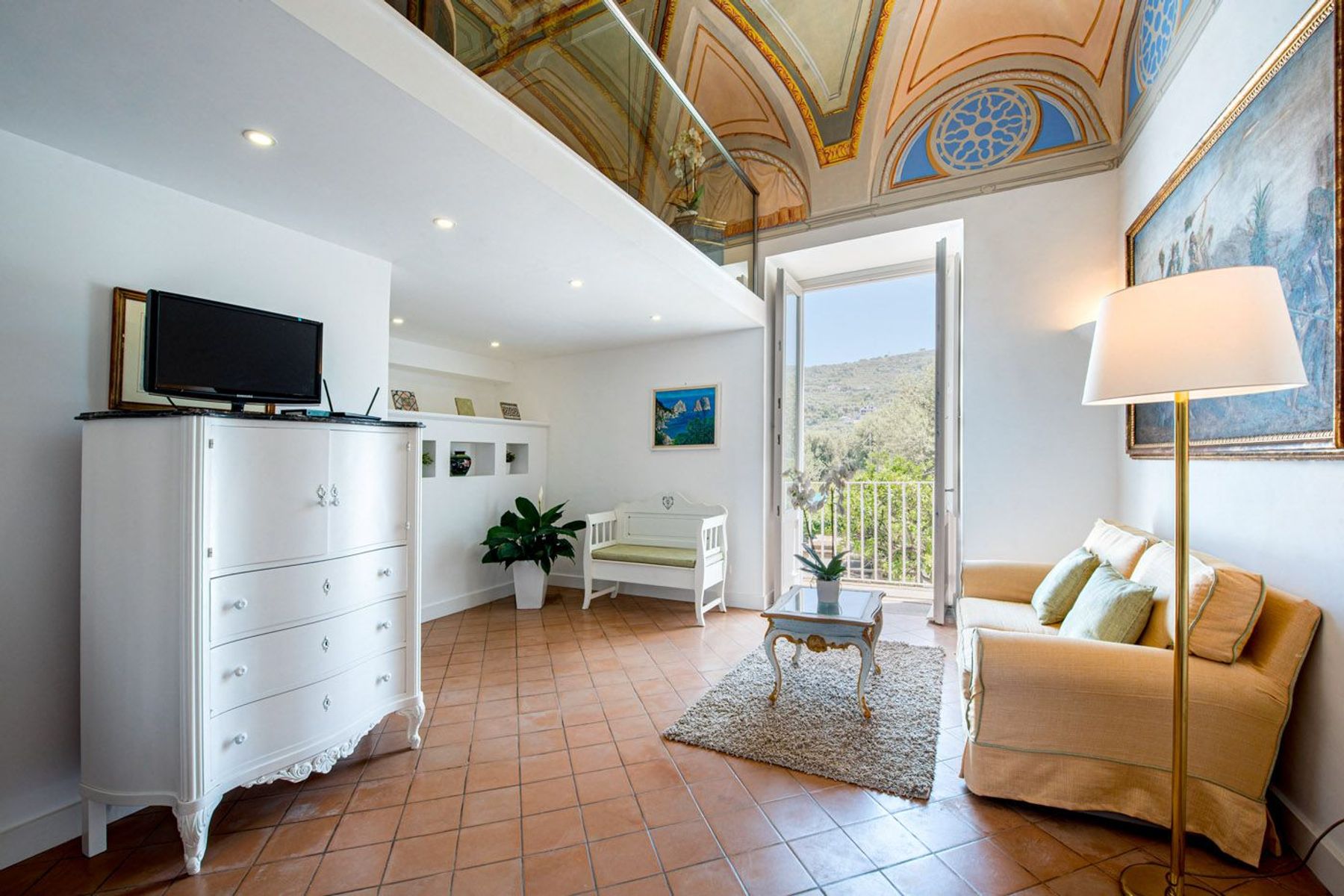 Romeo villa photo.