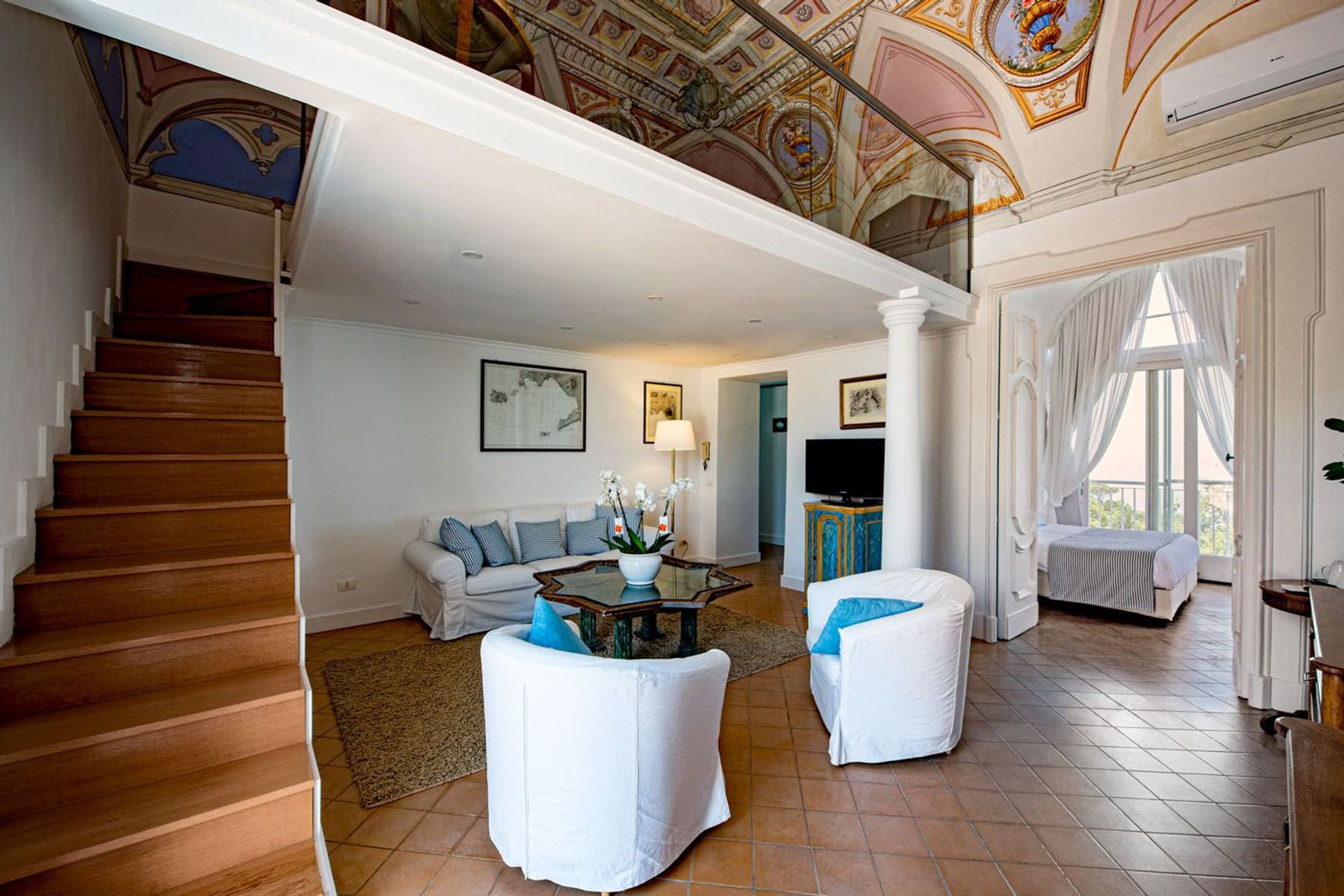 Romeo villa photo.