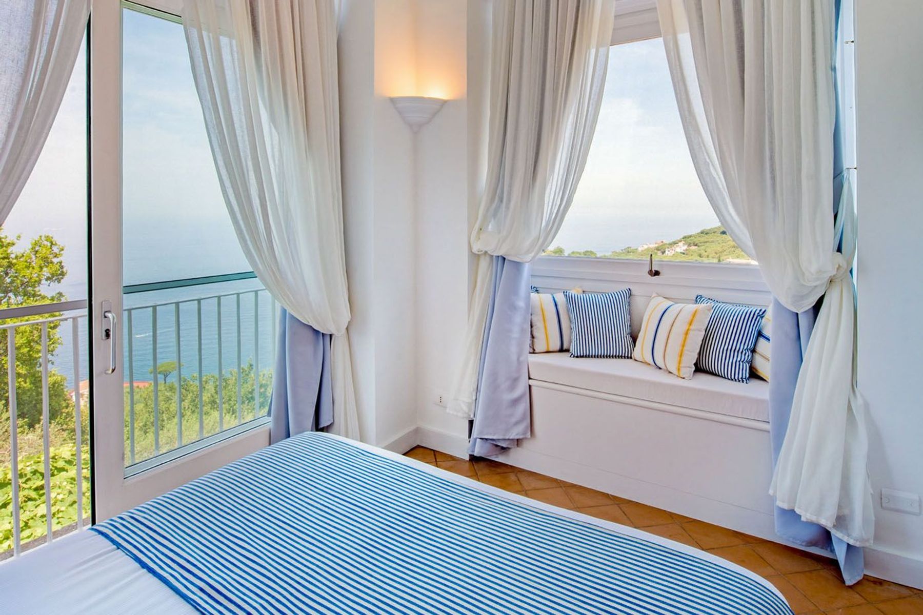 Romeo villa photo.