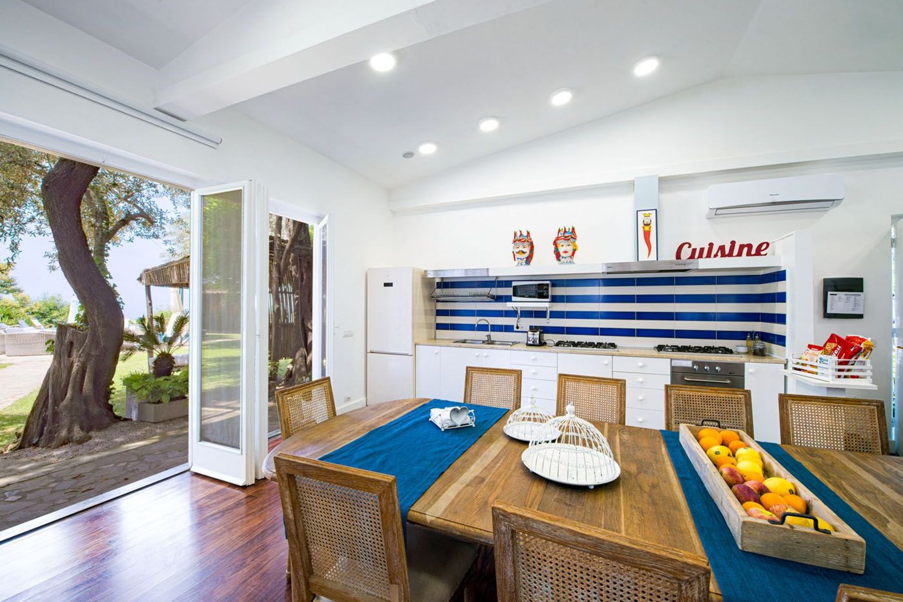Romeo villa photo.