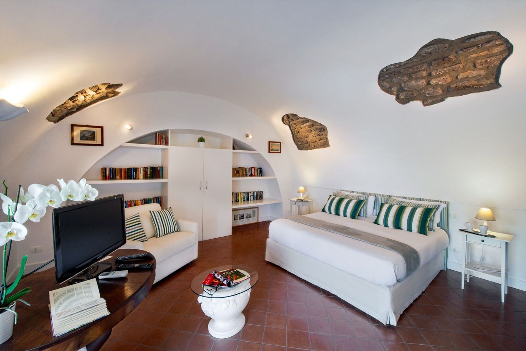 Romeo villa photo.