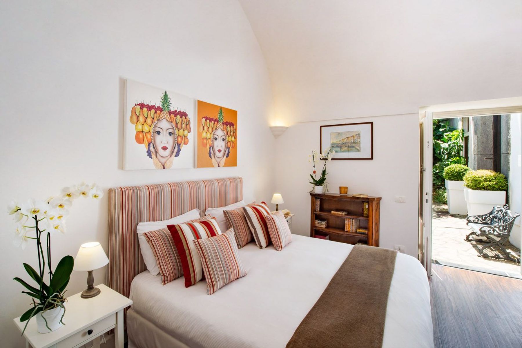 Romeo villa photo.
