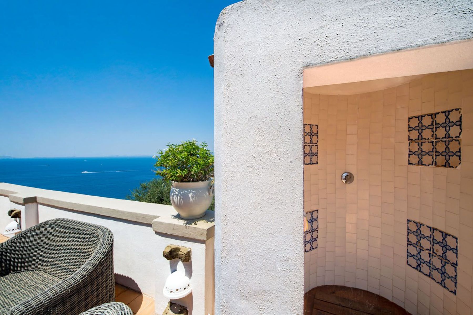 Romeo villa photo.