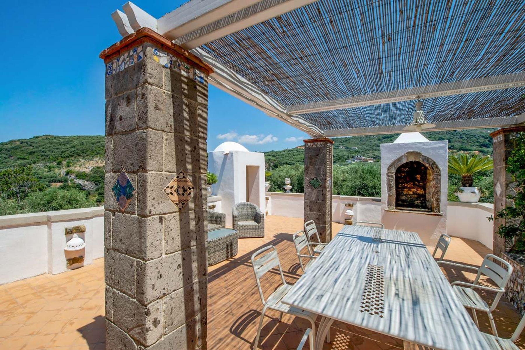 Romeo villa photo.