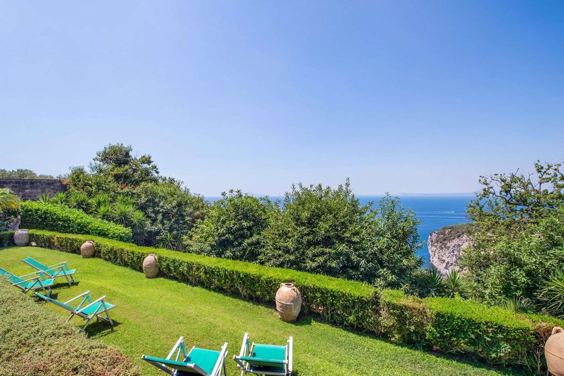 Romeo villa photo.