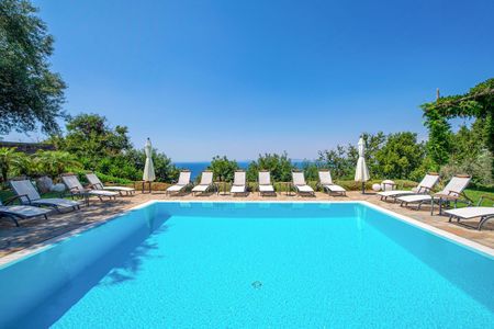 Romeo villa photo.