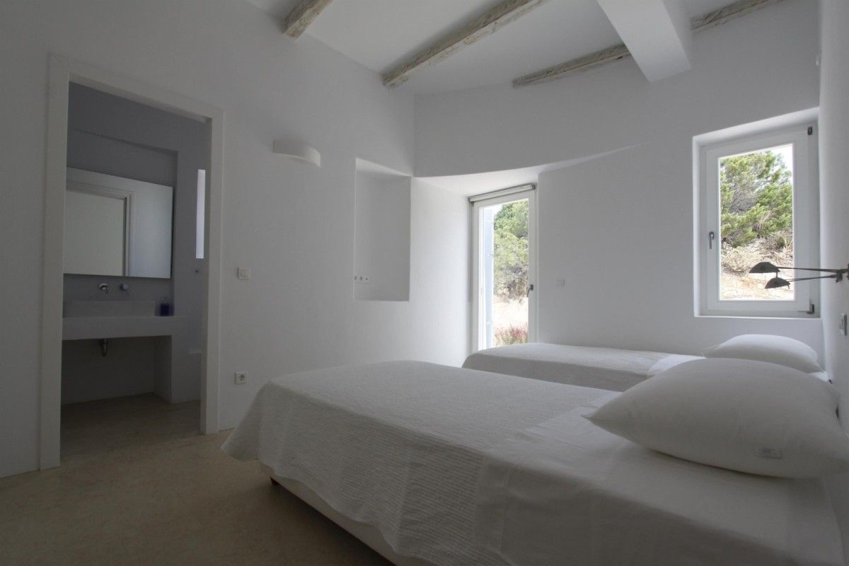 Azure Bay villa photo.