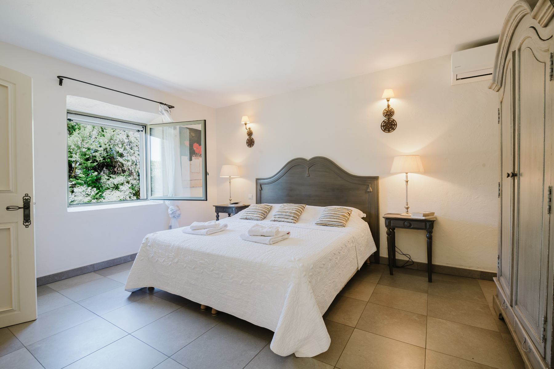 Mas des Nenuphars villa photo.