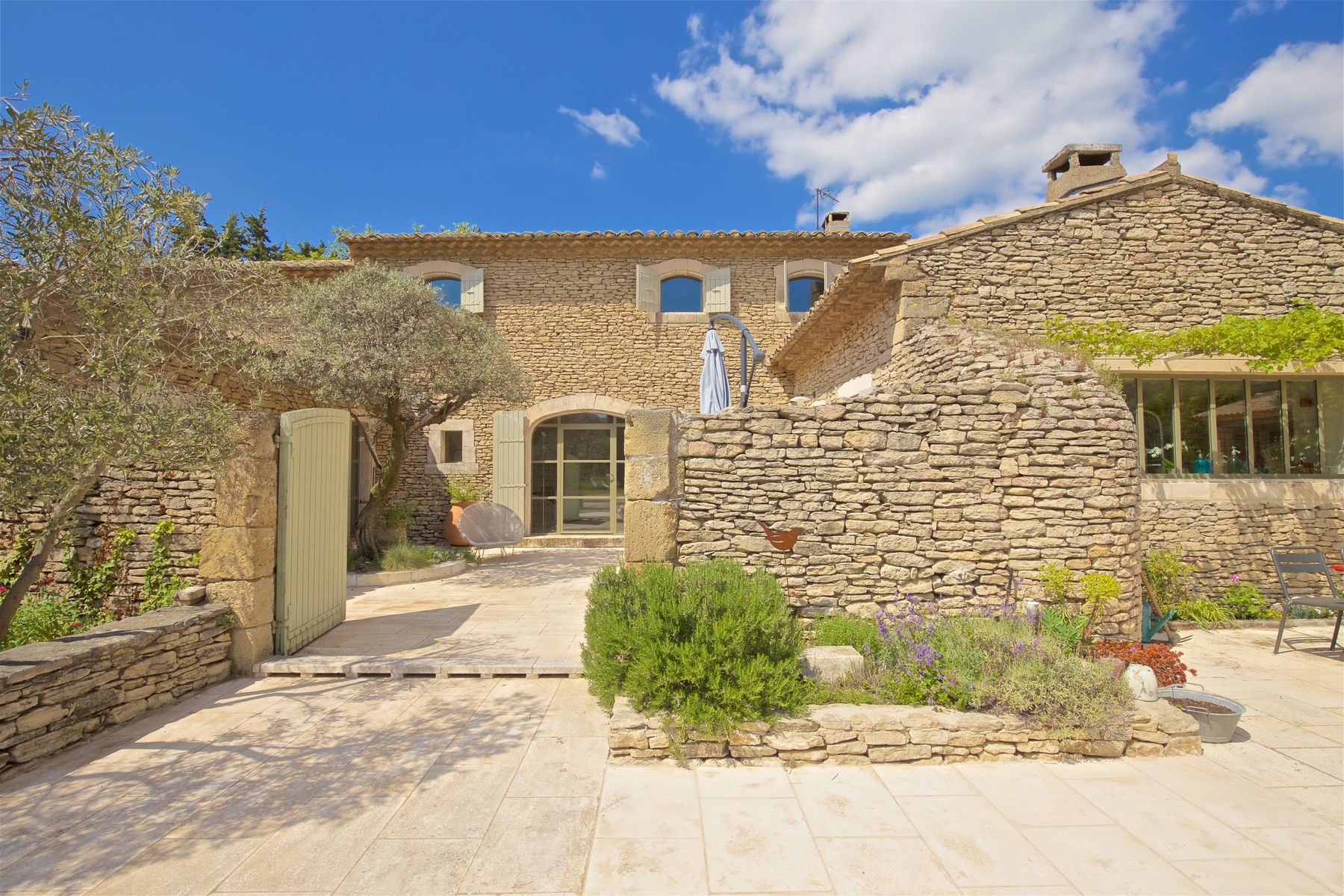 Mas des Nenuphars villa photo.