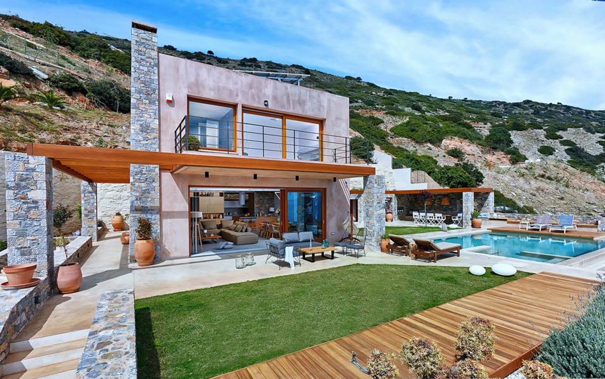 Hilaria villa photo.