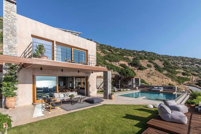 Hilaria villa photo.