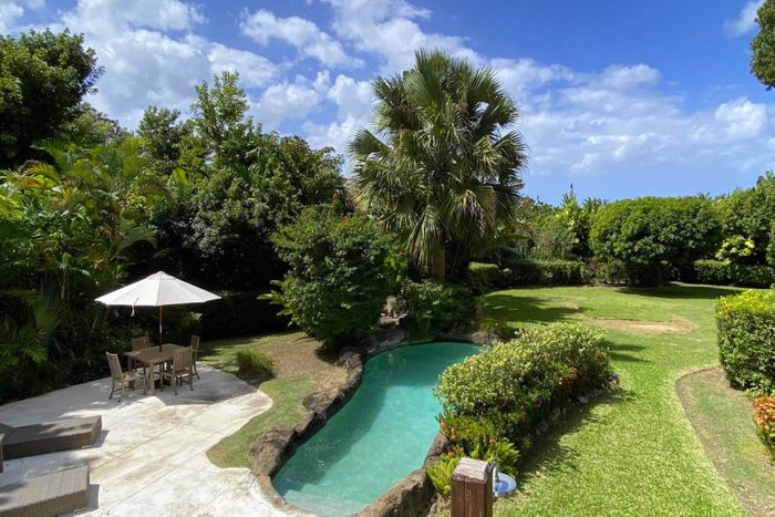 Ceiba Villa is located in the Sandy Lane neighborhood surrounded by the famous golf course