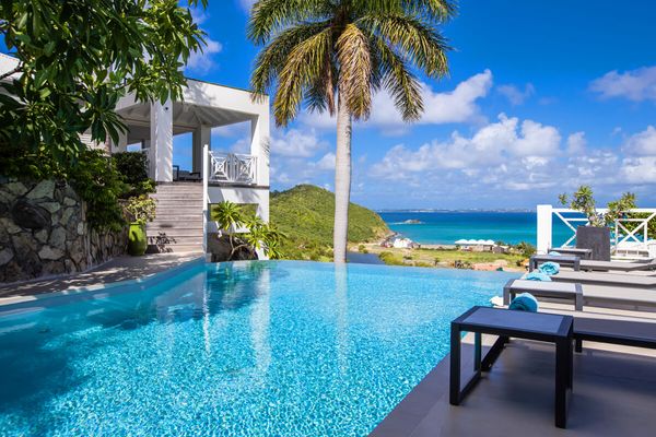 Casa Sand is located in the hills overlooking the ocean in Anse Marcel