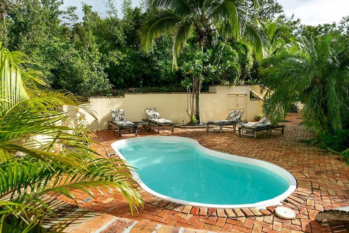Caneel Trailside Villa is located right next to the Virgin Islands National Park