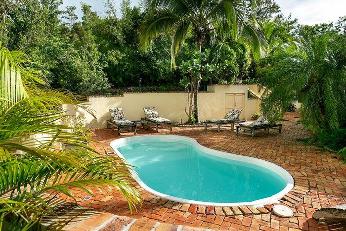 Caneel Trailside Villa is located right next to the Virgin Islands National Park