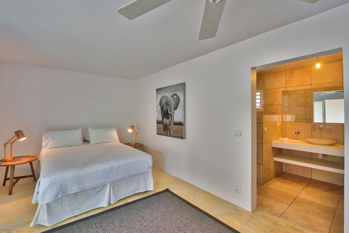 King bedroom in the cottage