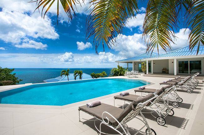 Esprit de la Mer is located on a clifftop with Caribbean vies just off Baie aux Cayes