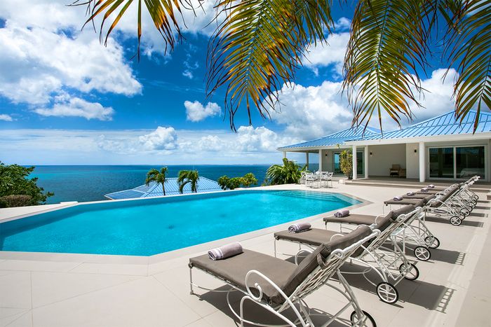 Esprit de la Mer is located on a clifftop with Caribbean vies just off Baie aux Cayes