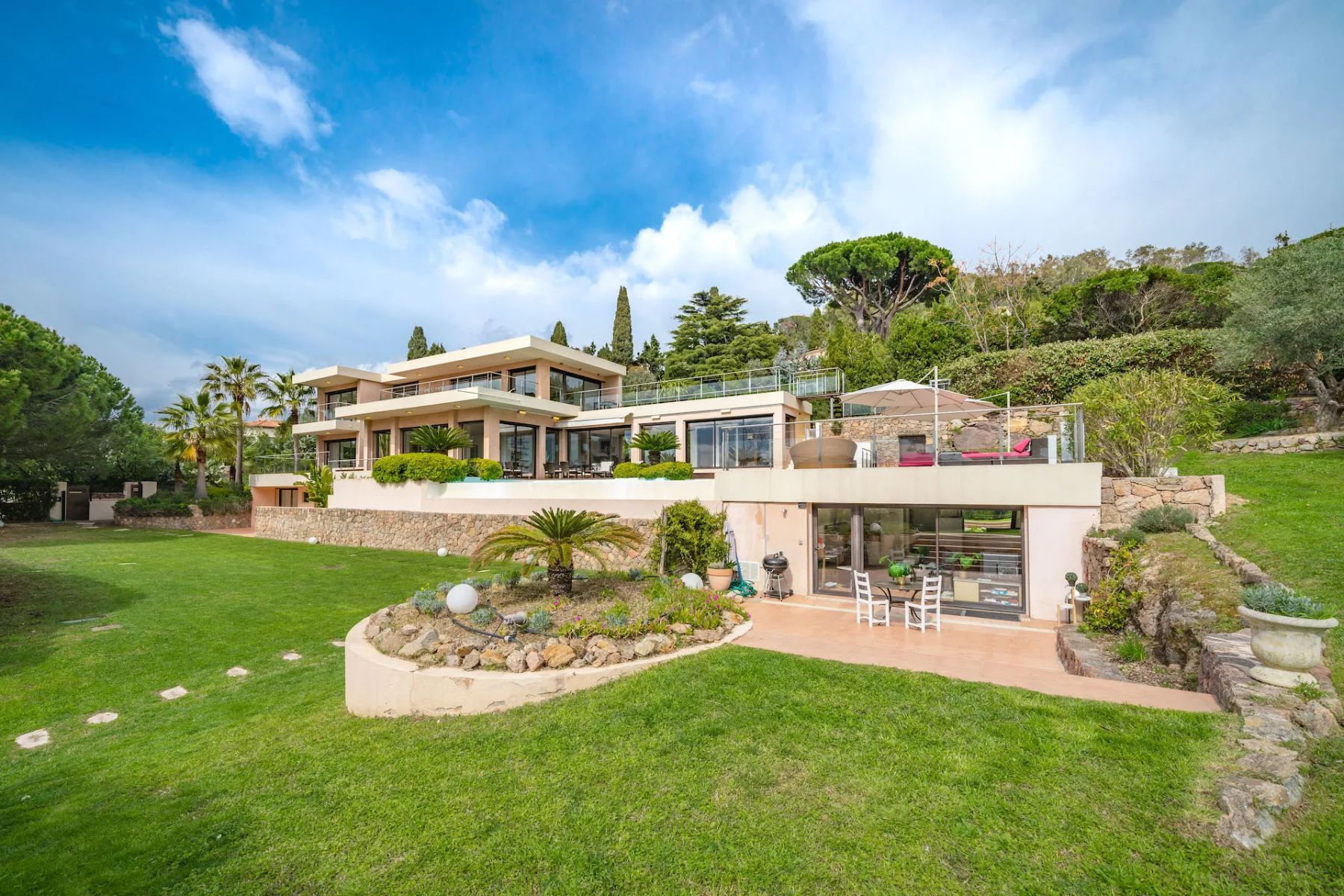 Villa Gardes villa photo.