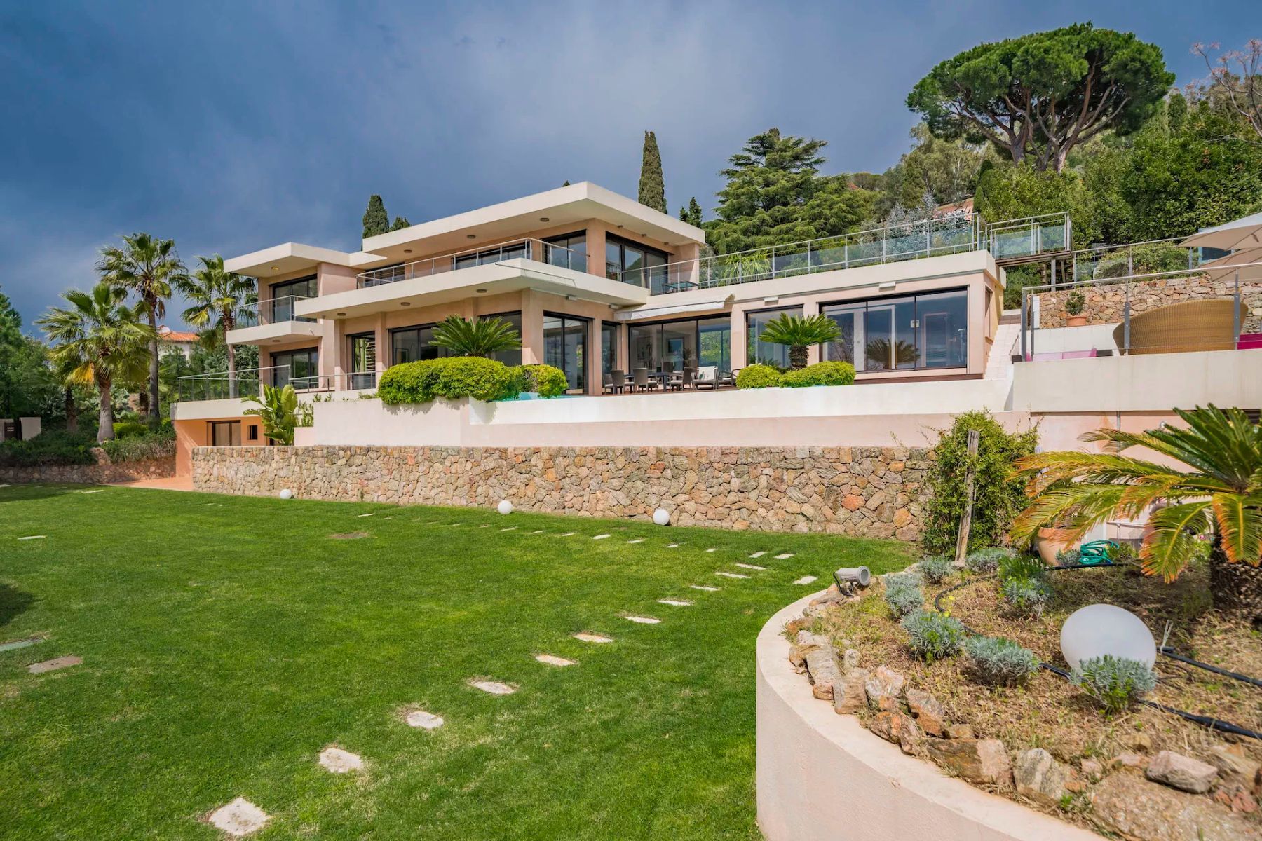 Villa Gardes villa photo.
