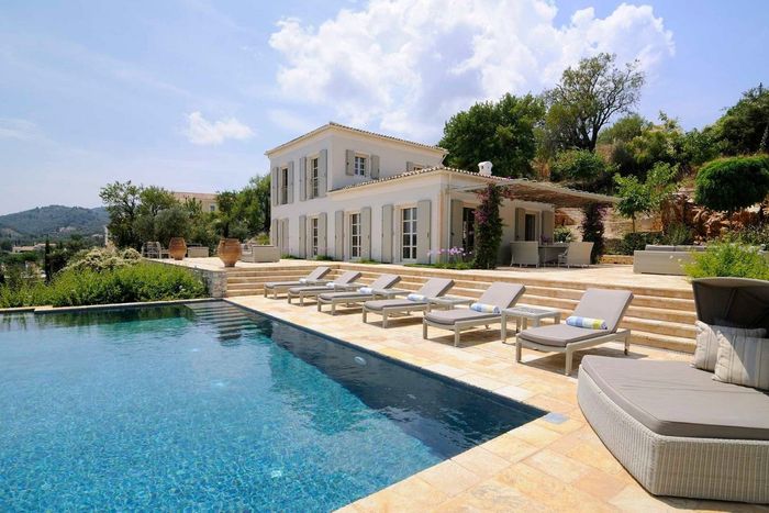 Beautifully designed, this property is a wonderful blend of Ionian and Venetian elements, built with natural materials and surrounded by a verdant landscape.