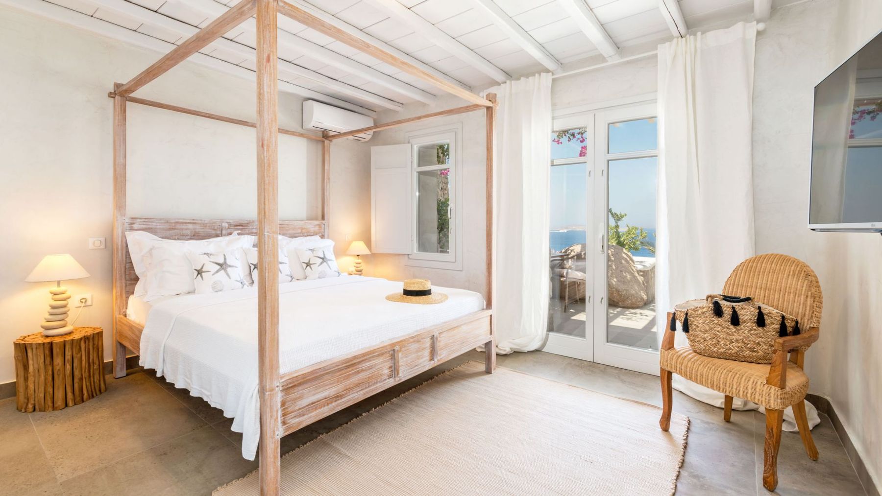 Aura villa photo.
