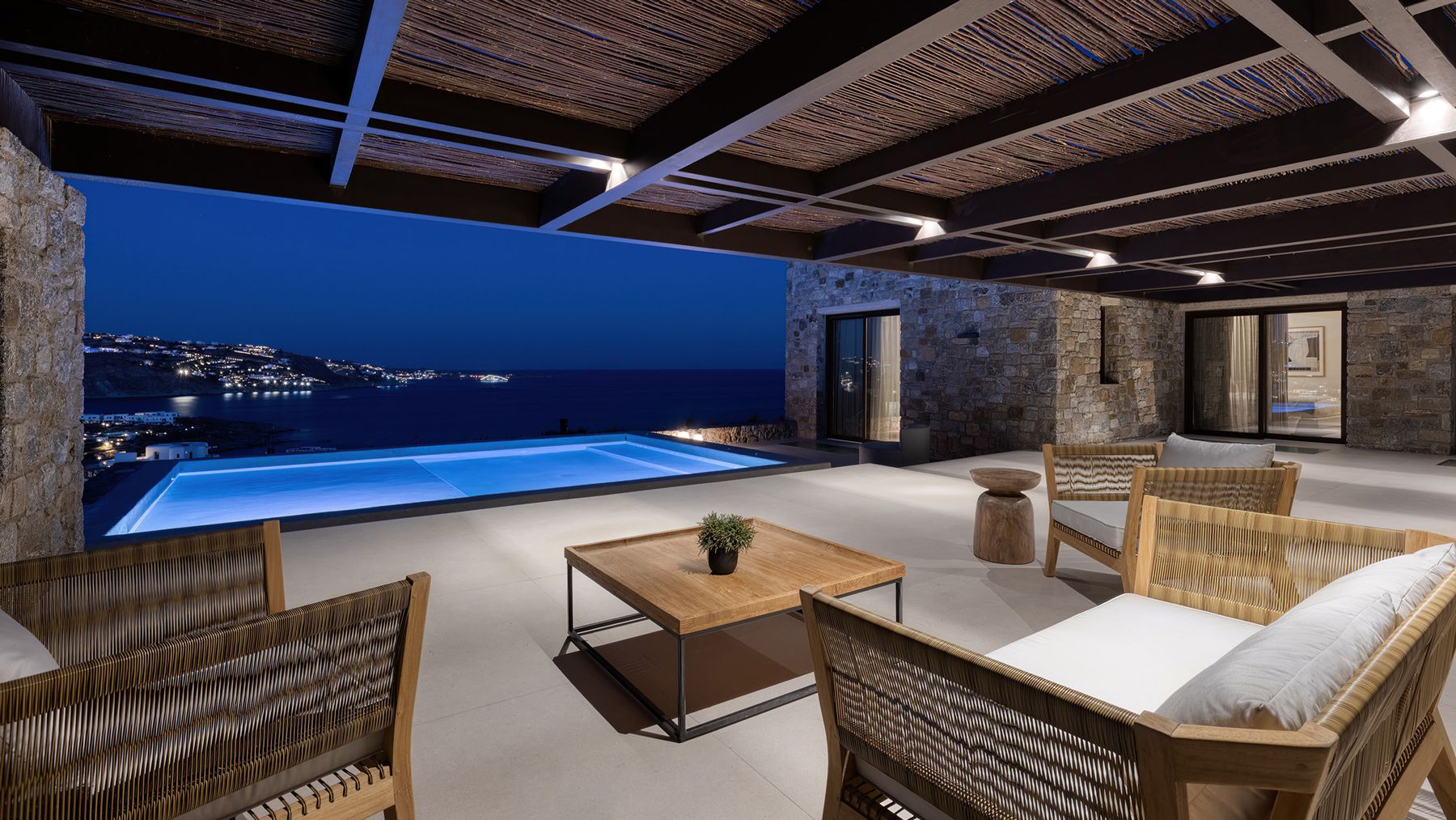 Avalon Above villa photo.