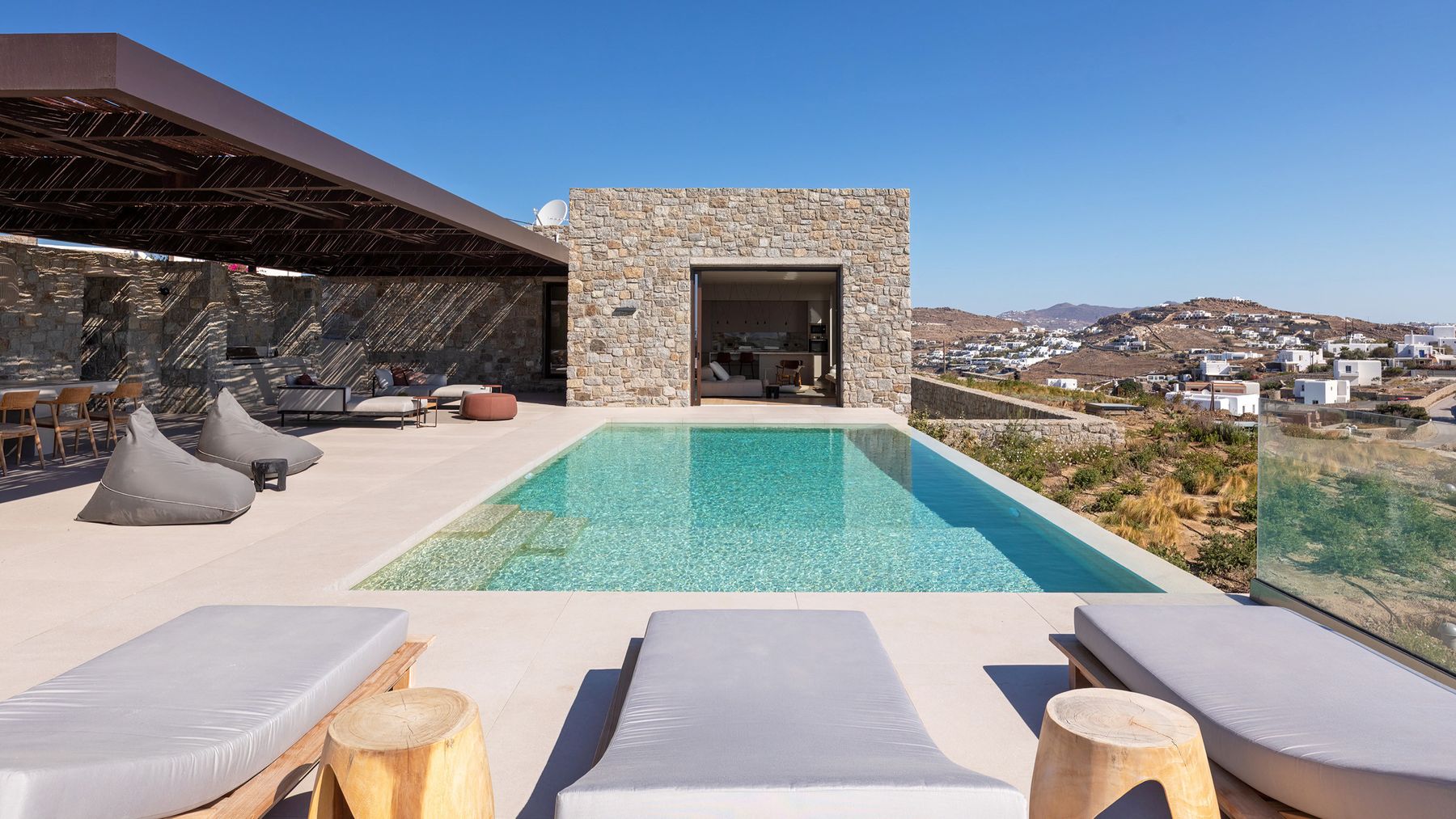 Avalon Above villa photo.