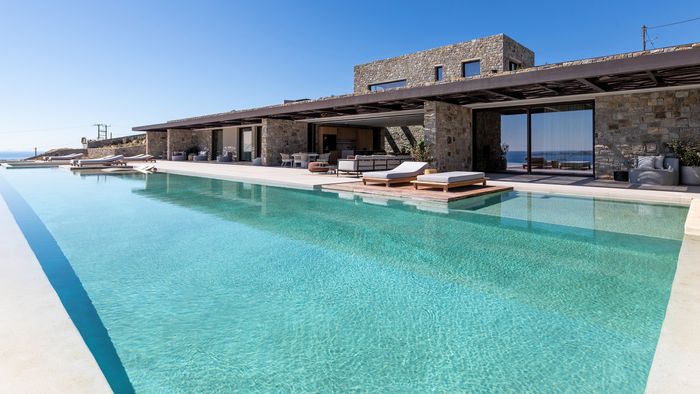 Avalon Below villa photo.