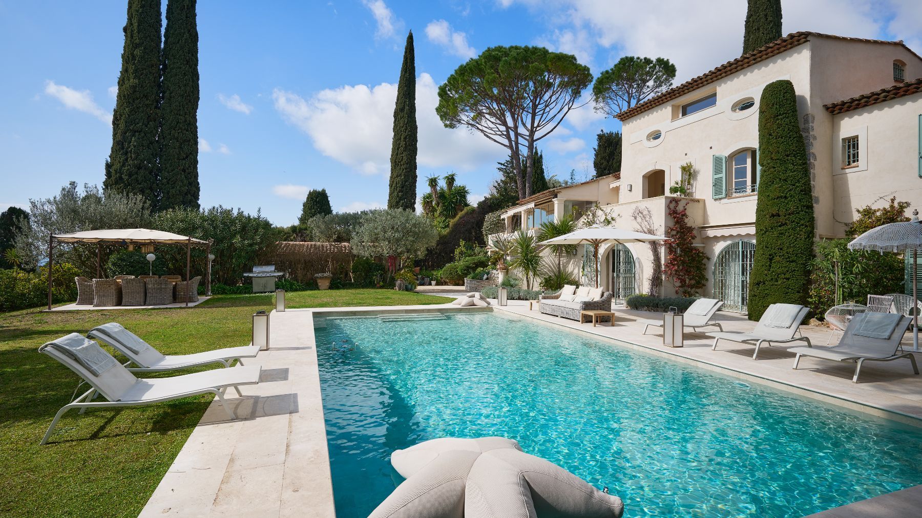 Villa Dessiner villa photo.