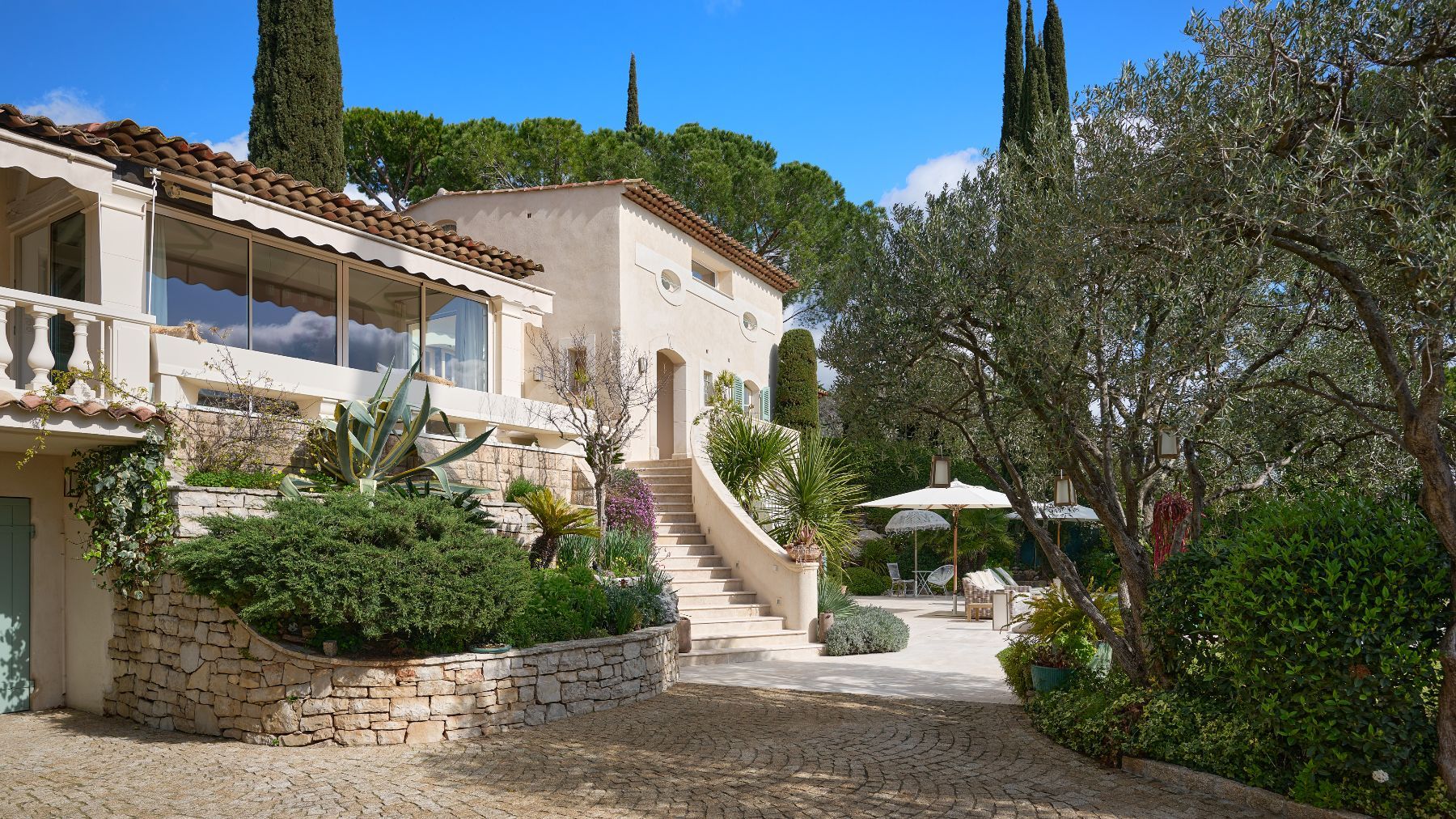 Villa Dessiner villa photo.