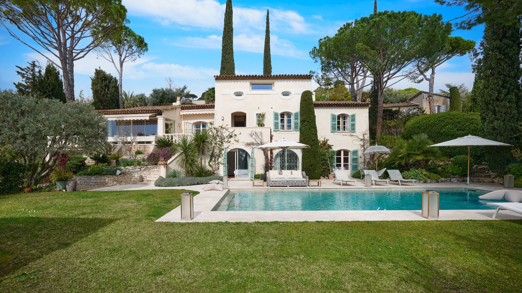 Villa Dessiner villa photo.