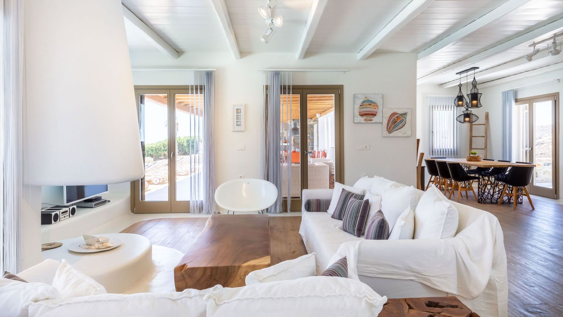 Ginger White villa photo.