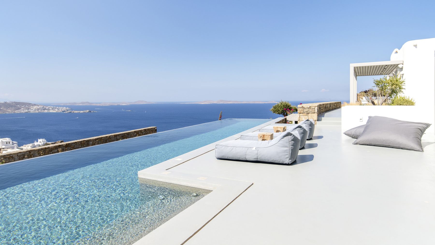 La Roca villa photo.