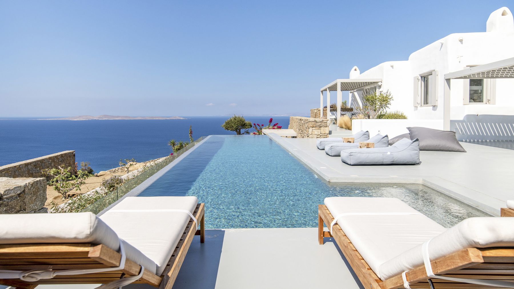 La Roca villa photo.