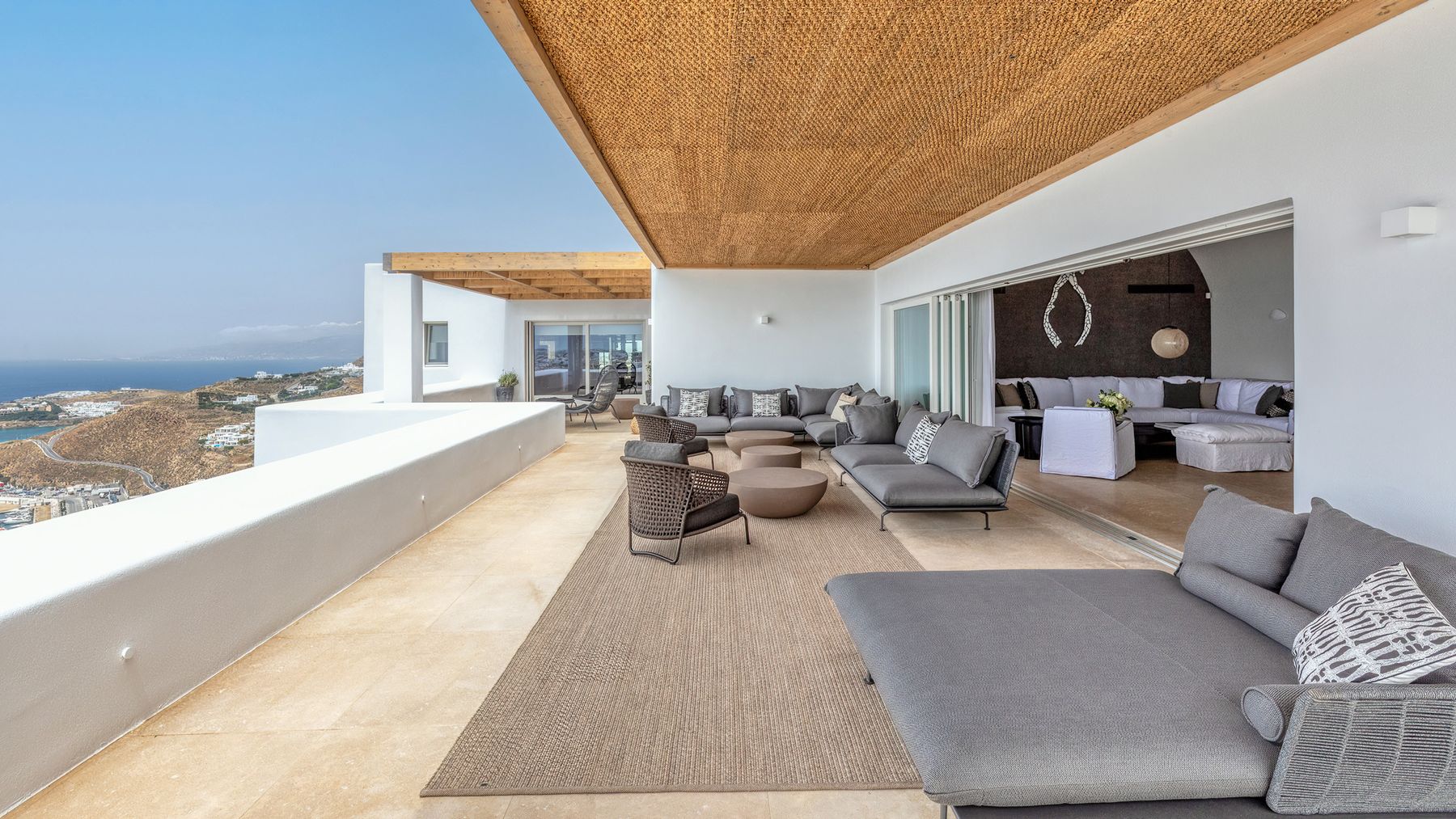 Revlis villa photo.