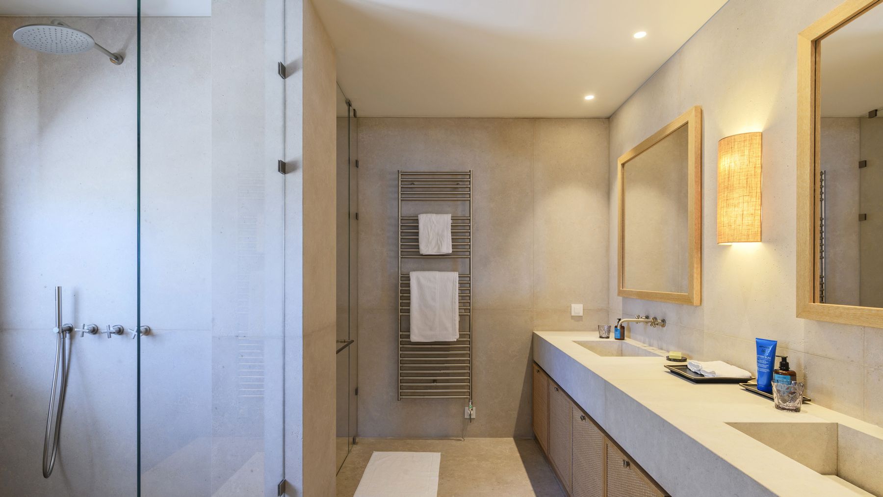 Revlis villa photo.