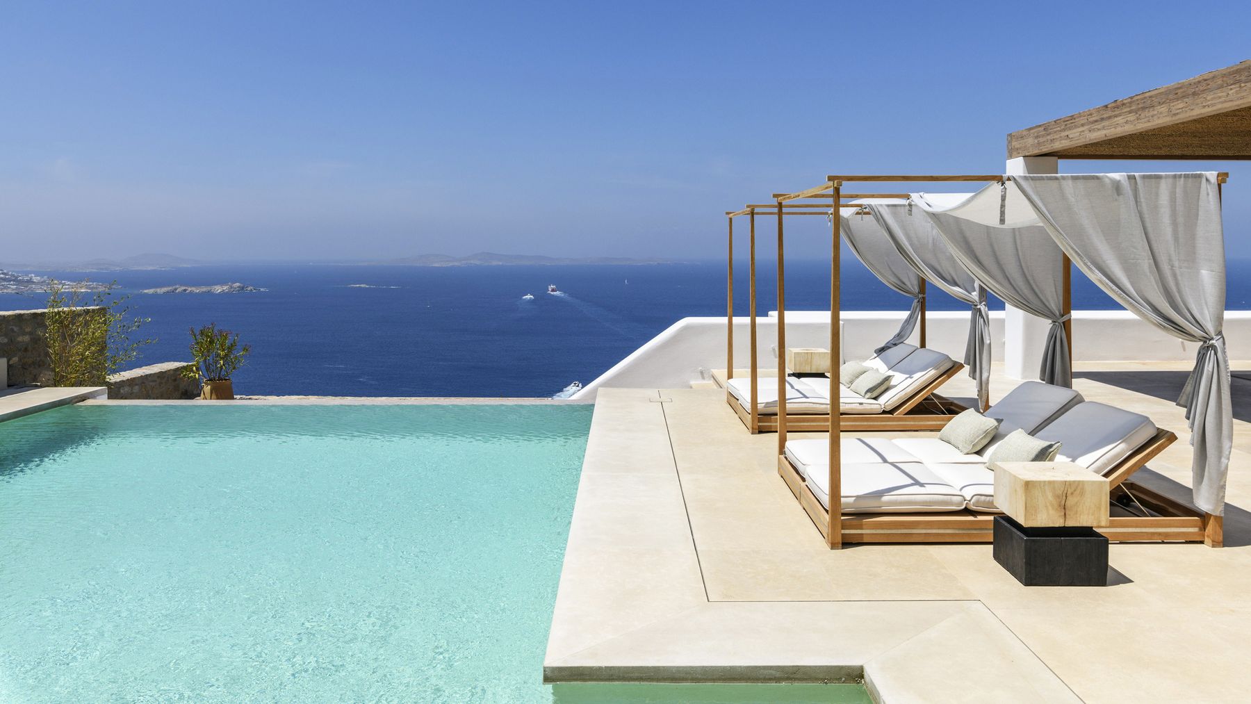 Revlis villa photo.