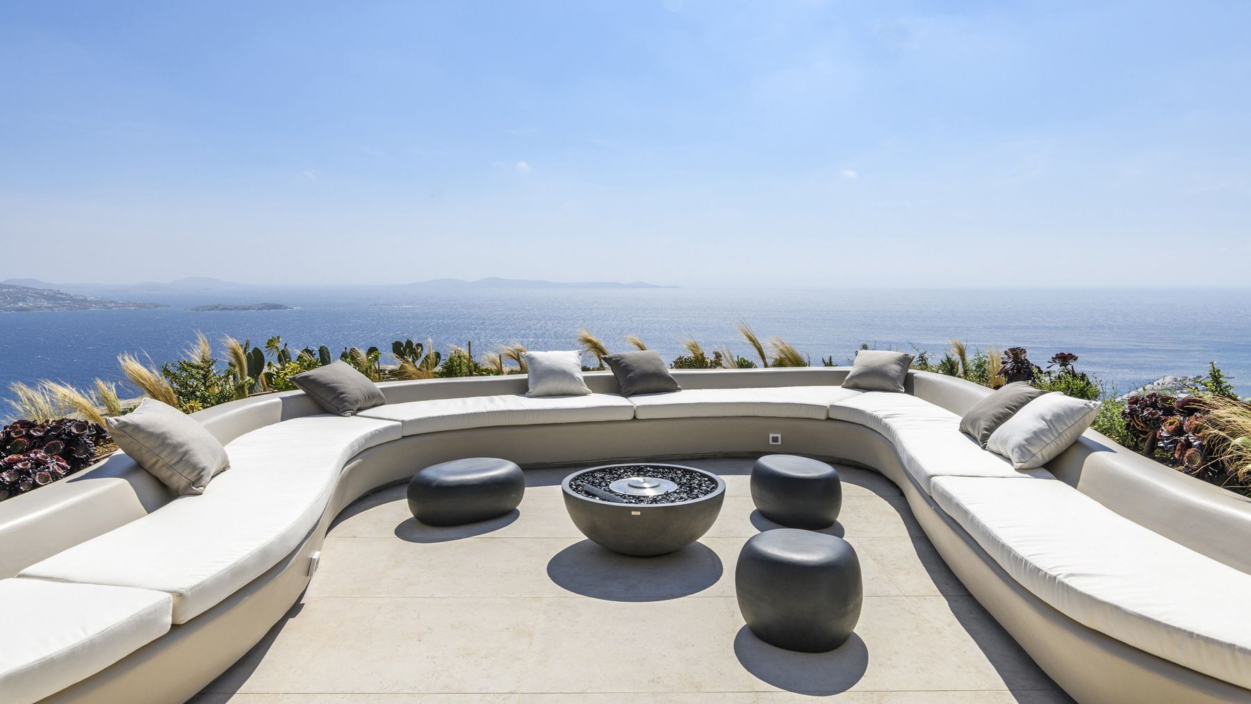 Revlis villa photo.