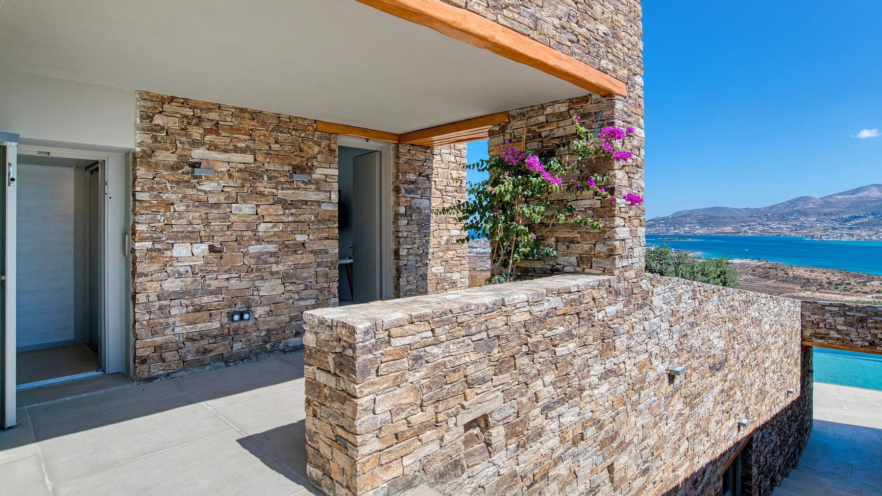 Spectacular villa photo.