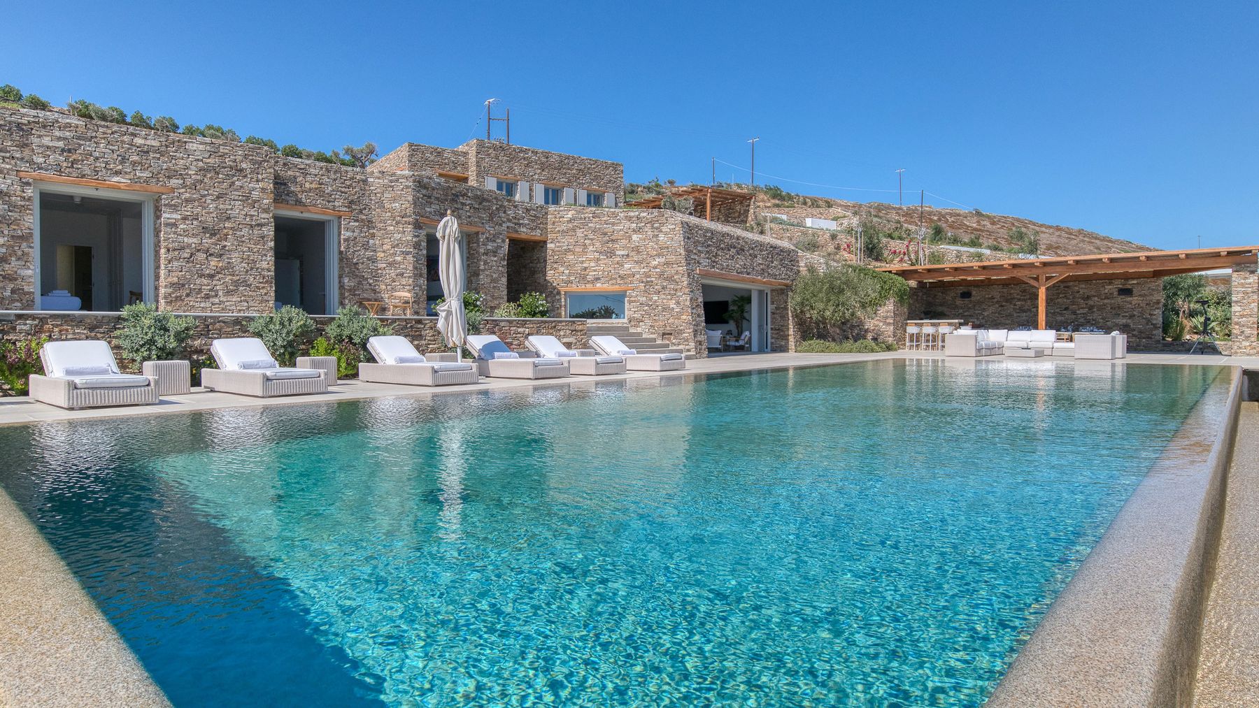 Spectacular villa photo.