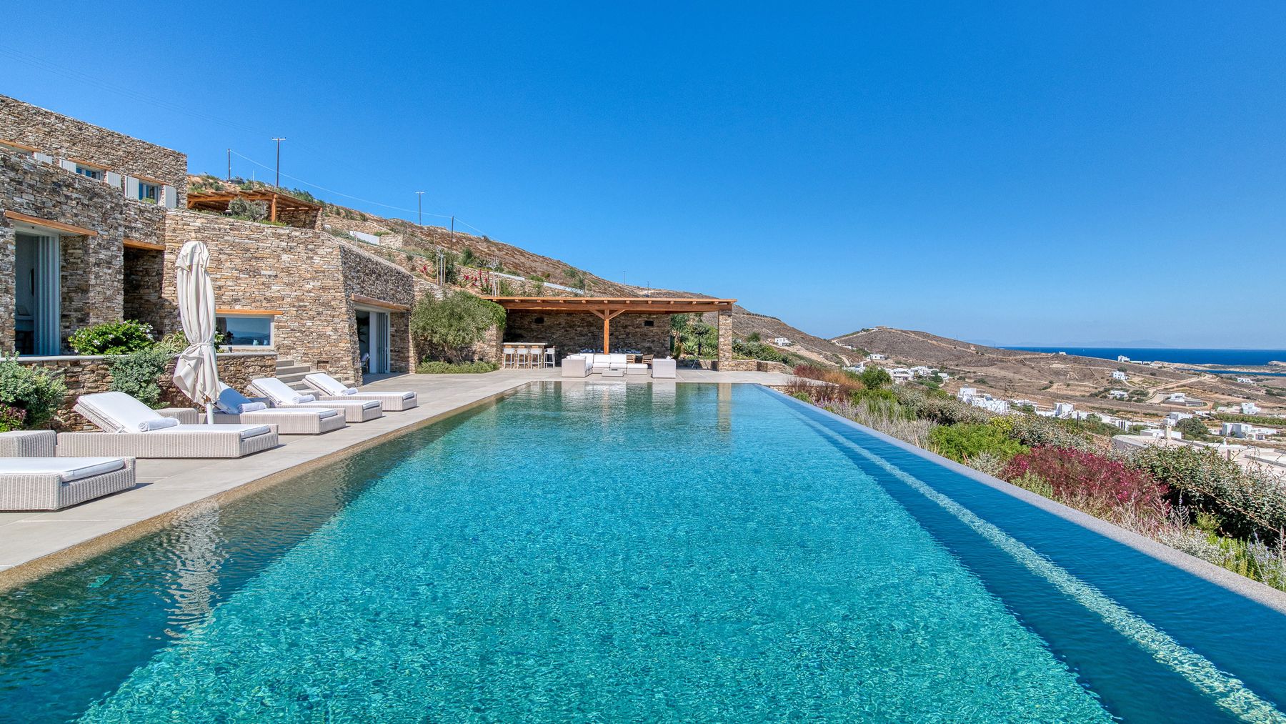 Spectacular villa photo.