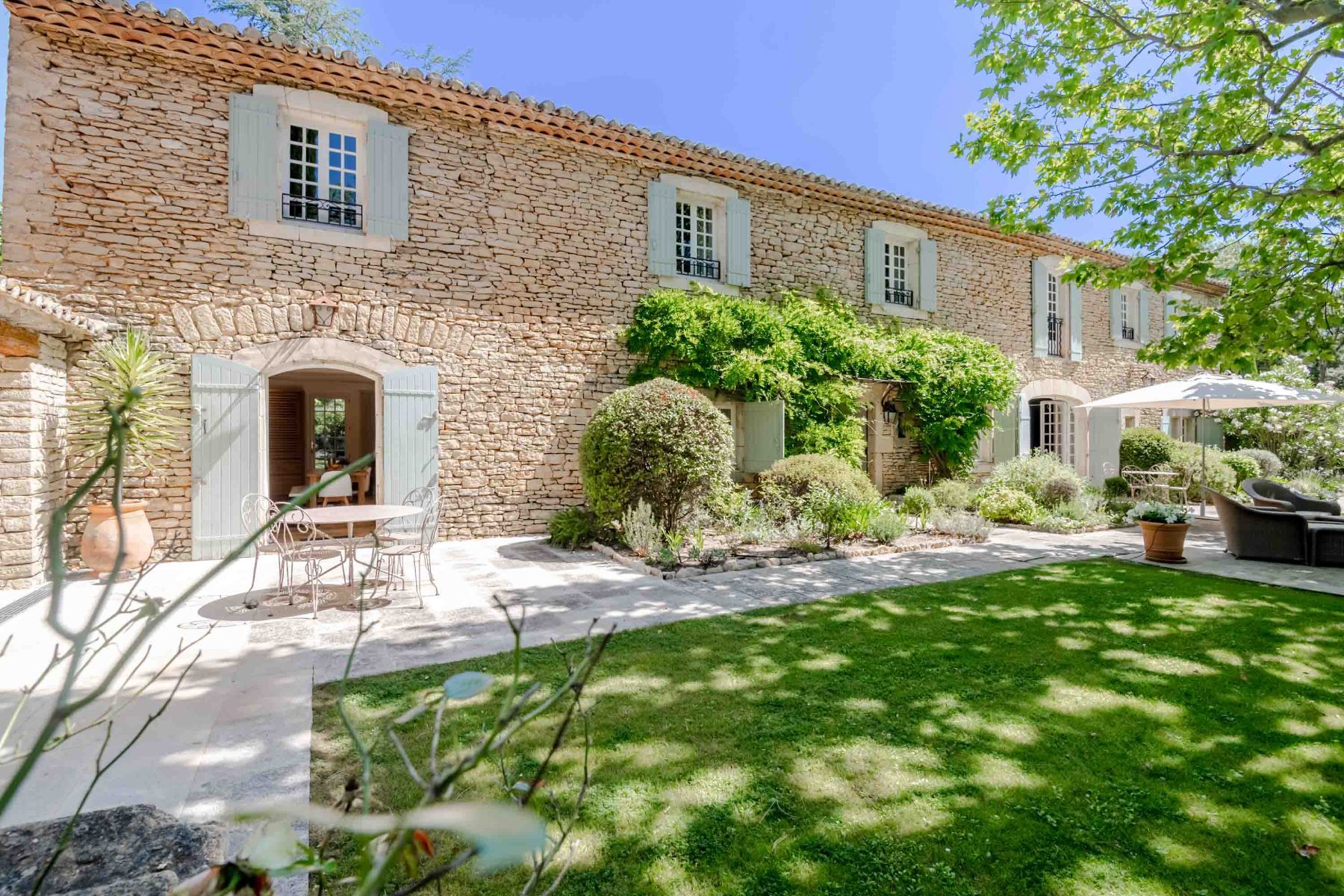 Mas des Papillons villa photo.
