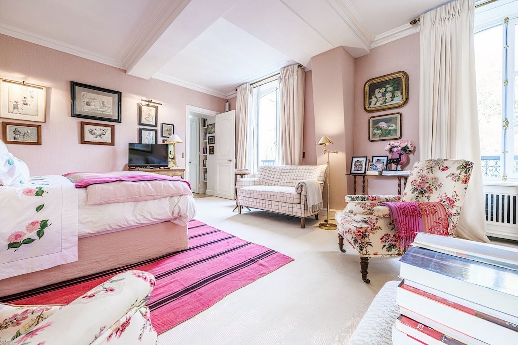 Apartment Invalides villa photo.