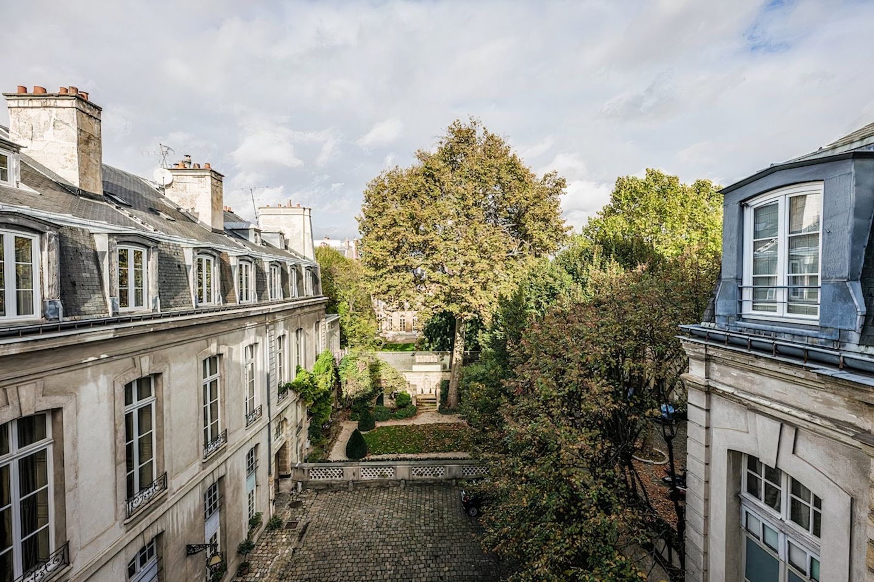 Apartment Invalides villa photo.