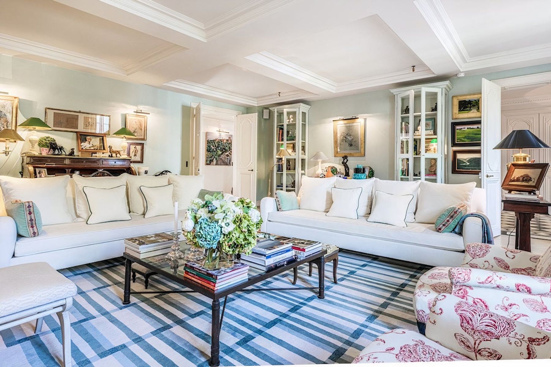 Apartment Invalides villa photo.