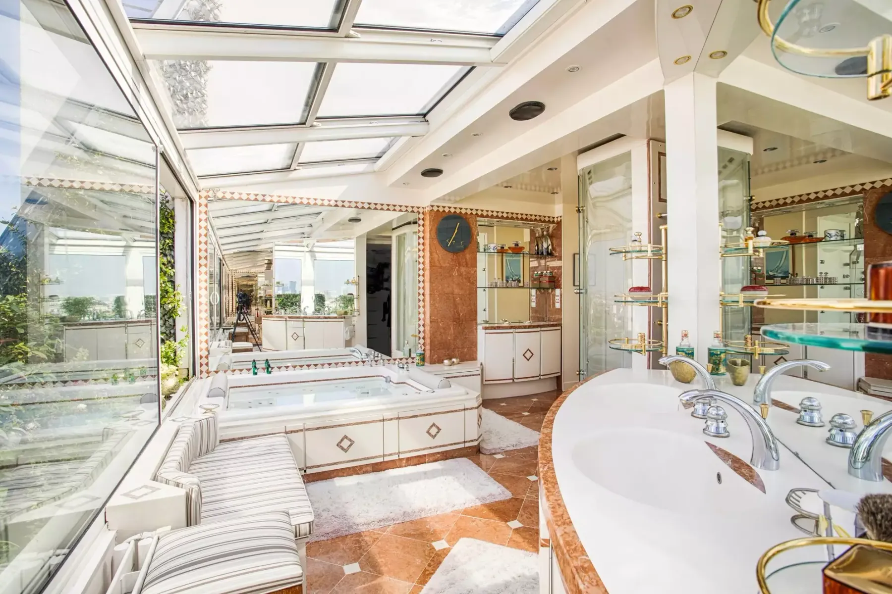 Penthouse Trocadero villa photo.