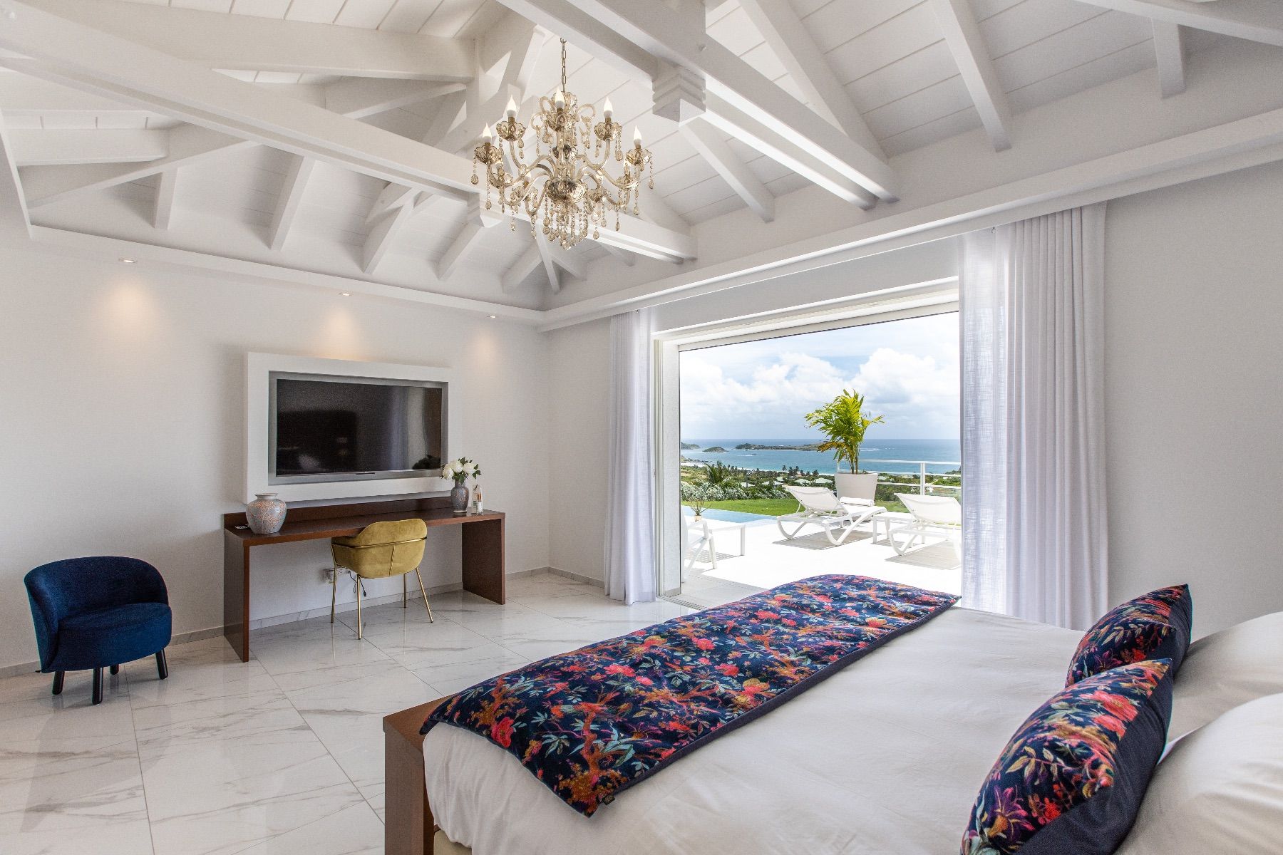 King Bedroom with sea views and ensuite