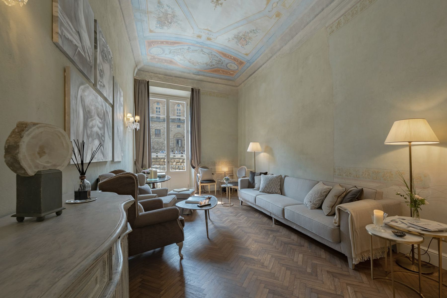 Capital villa photo.